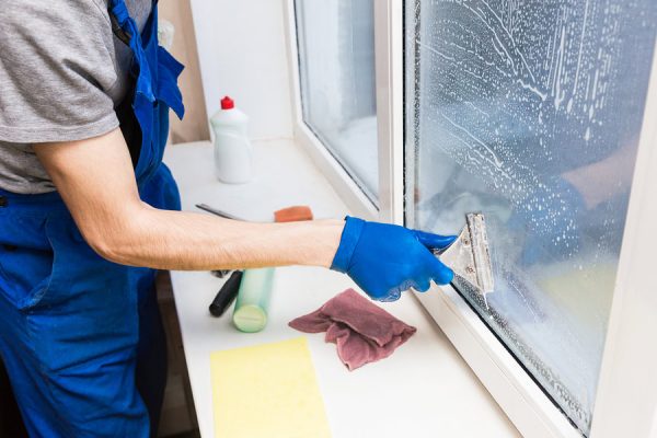 A Beginner’s Guide on Cleaning Windows